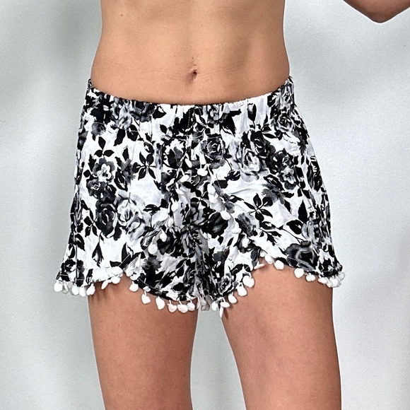 LF Angel Biba Skort white w black flowers prints 10 UK / 4 US - Picture 4 of 6